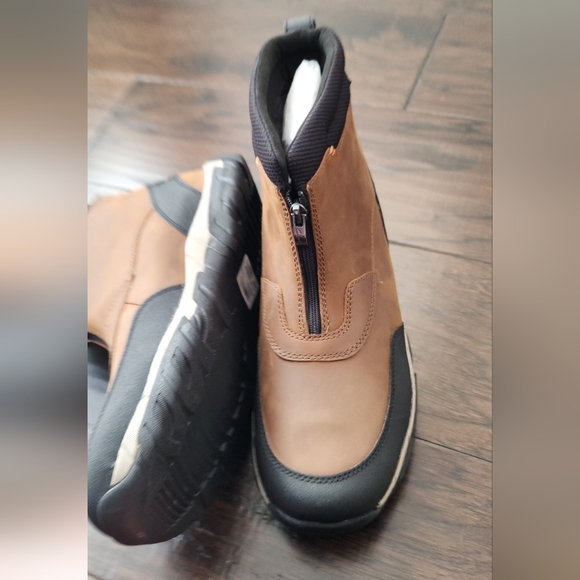 MEN'S CLARKS GROVE ZIP II WINTER BOOTS, SIZE 11.5 M. NEW WITH BOX. - Picture 7 of 11